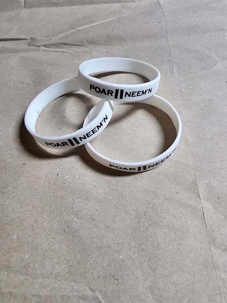 Armbanden 'POAR NEEM'N', Ophalen of Verzenden, Nieuw, Wit, Overige materialen