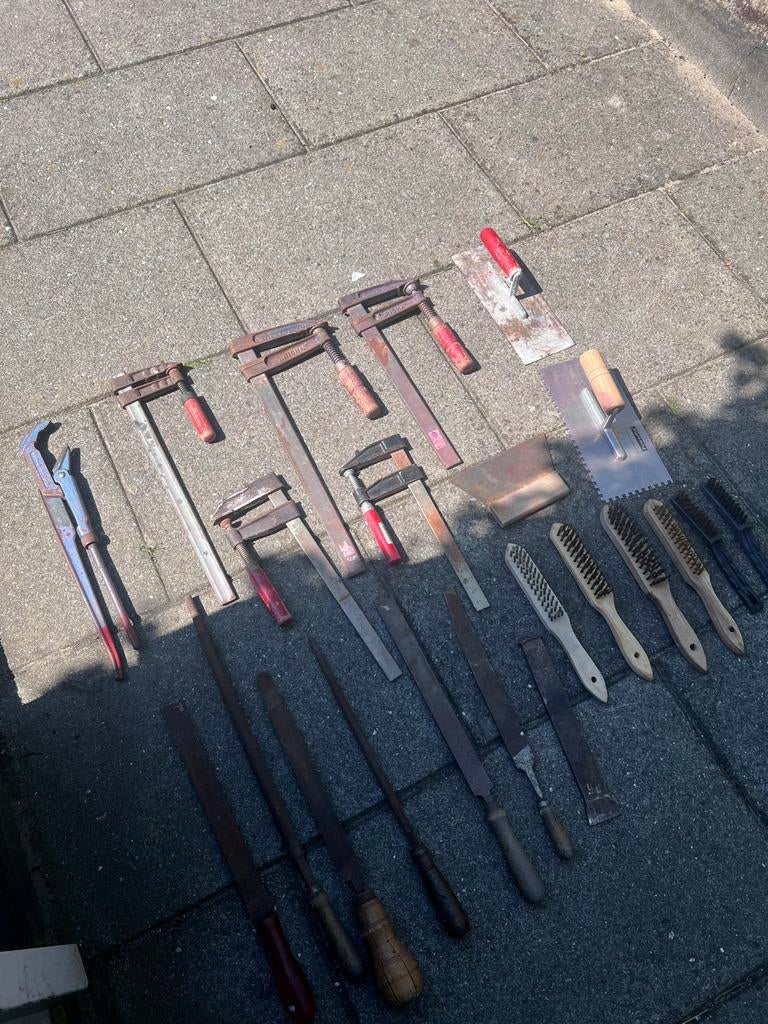Diverse gereedschap: klemmen, vijlen, borstels, troffels, Ophalen, Gebruikt
