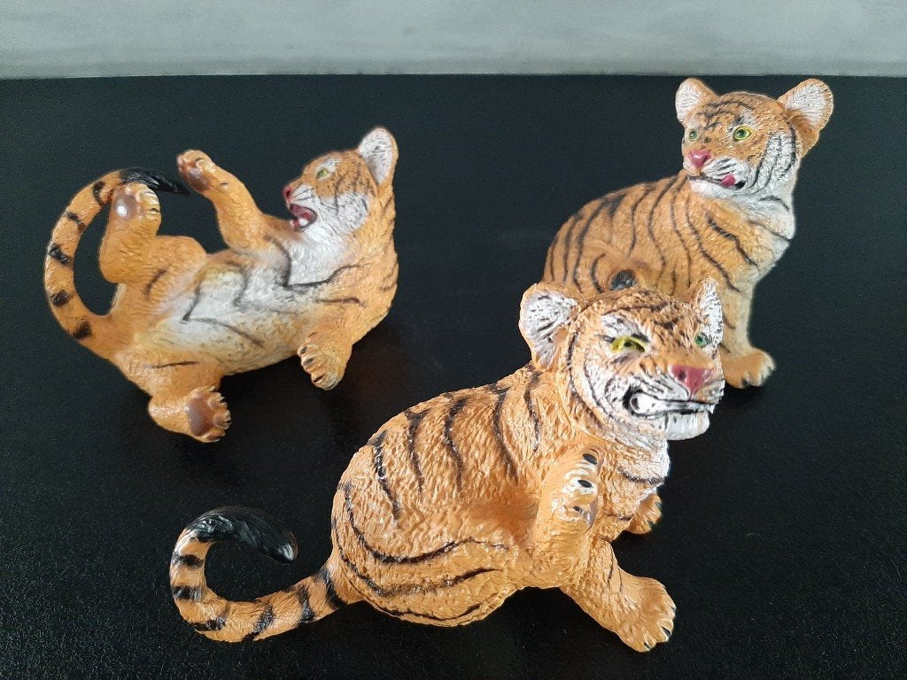 Schattige tijgerwelpen (hard plastic)!, Ophalen of Verzenden, Zo goed als nieuw, Wild dier, Beeldje of Figuurtje