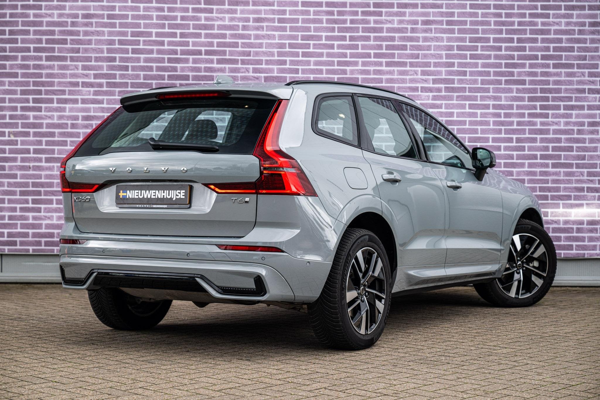 Volvo XC60 2.0 T6 Plug-in hybrid AWD Plus Dark | Facelift |, Auto's, Automaat, 12 maanden, Gebruikt, Euro 6