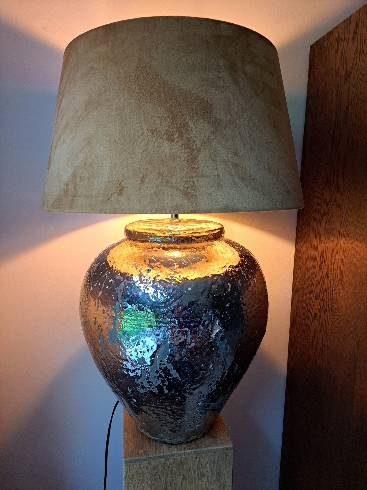 Stoere grote kruiklamp, velours lampenkap honing/okergeel, Ophalen, E27 (groot), Zo goed als nieuw, Landelijk
