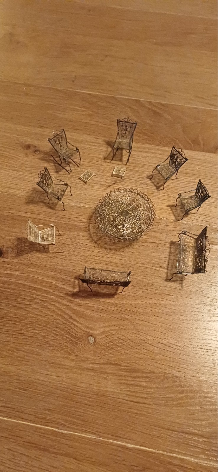 Miniatuur zilveren salontafelset met stoelen en bankjes, Ophalen, Zilver