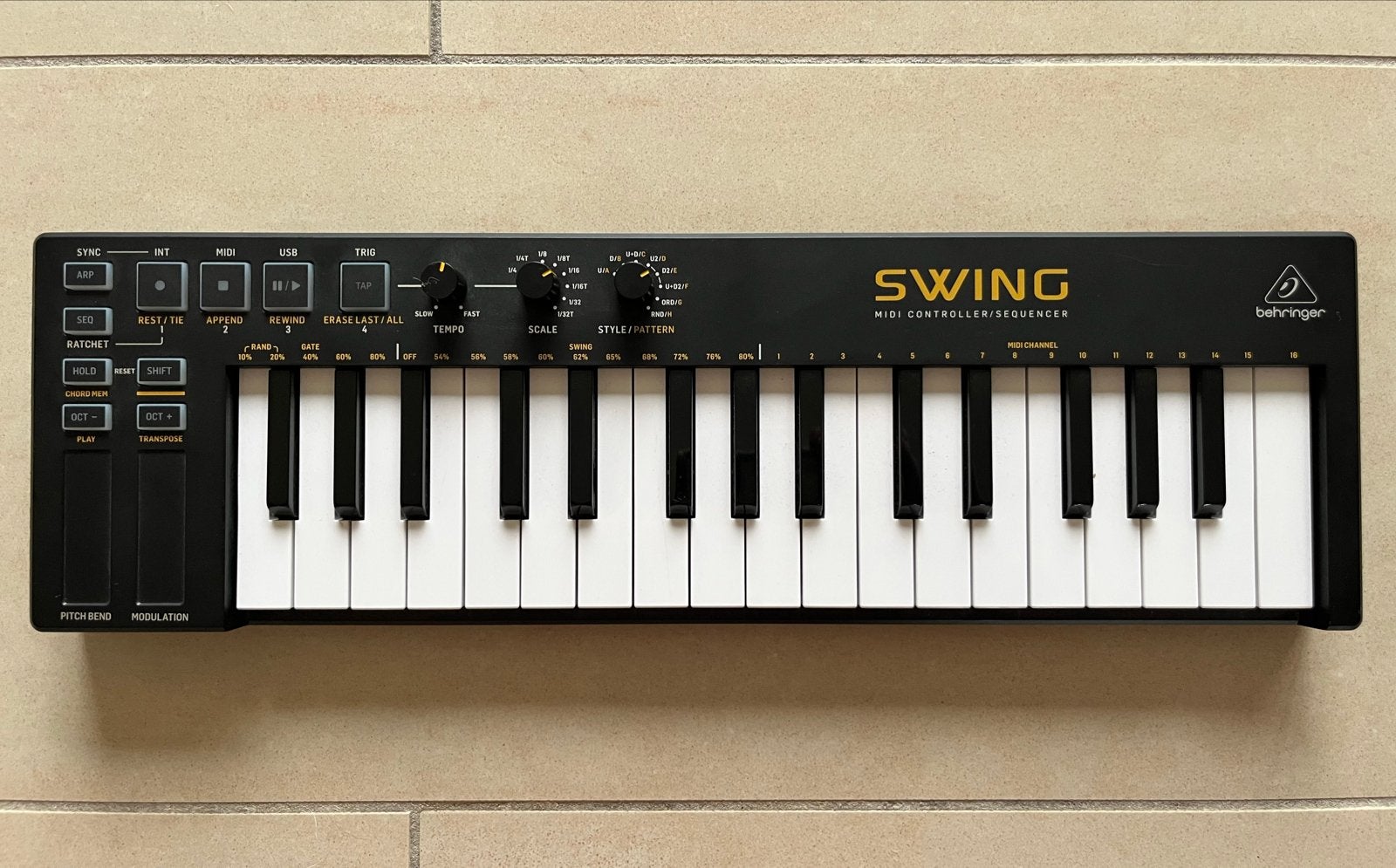 Behringer Swing MIDI Controller/Sequencer, Overige merken, Zo goed als nieuw, Met midi-aansluiting, Overige aantallen