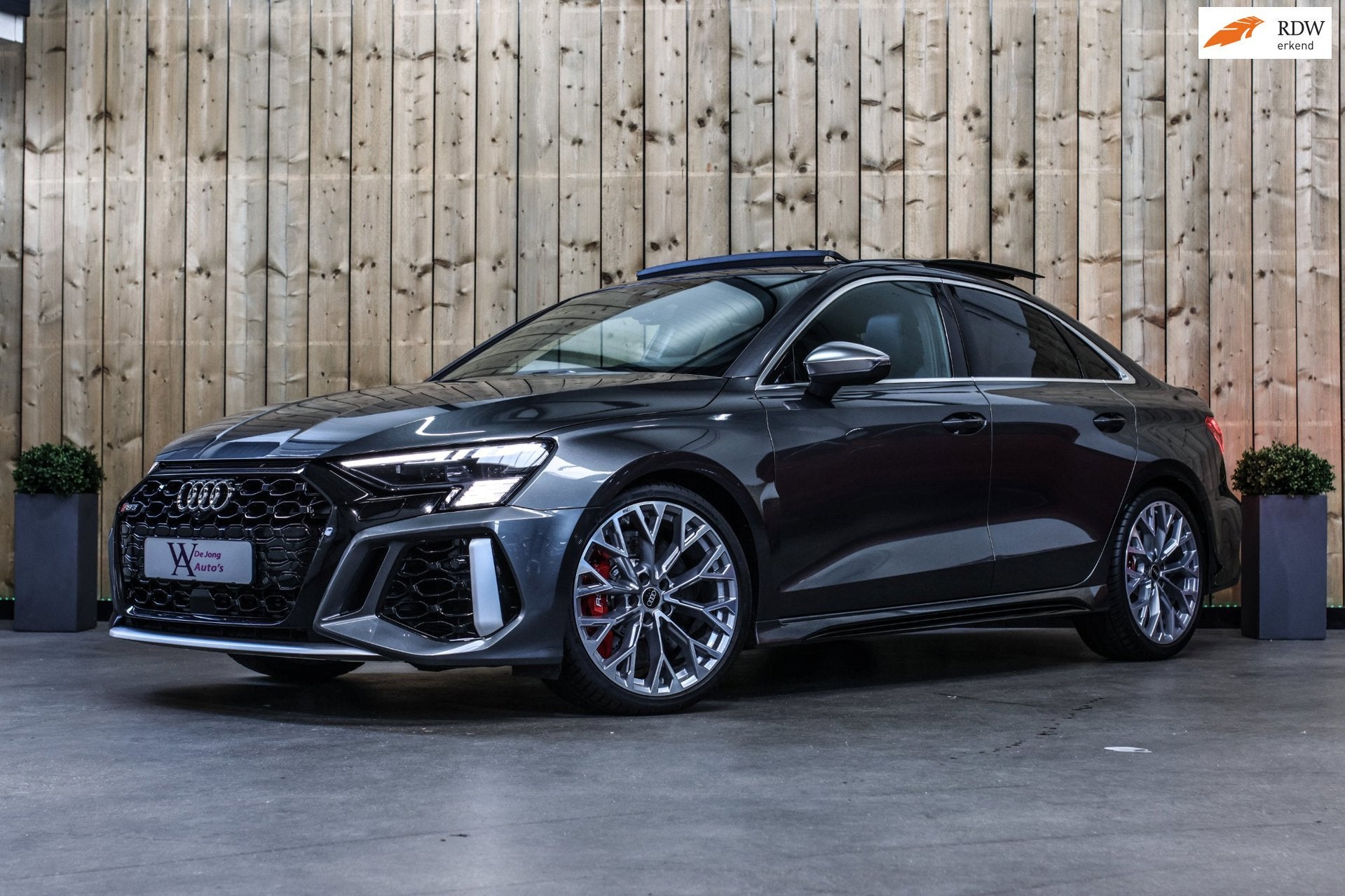 Audi RS3 Limousine 2.5 TFSI Quattro *Pano*B&O*Head-Up*Camera, Automaat, Dealer onderhouden, Gebruikt, Zwart