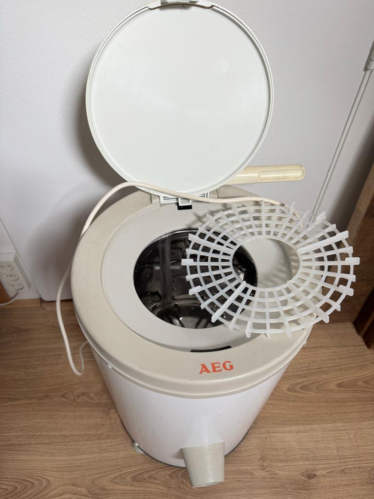 AEG Centrifuge - Compacte en efficiënte wasdroger, Ophalen, Minder dan 85 cm, Zo goed als nieuw, Minder dan 4 kg