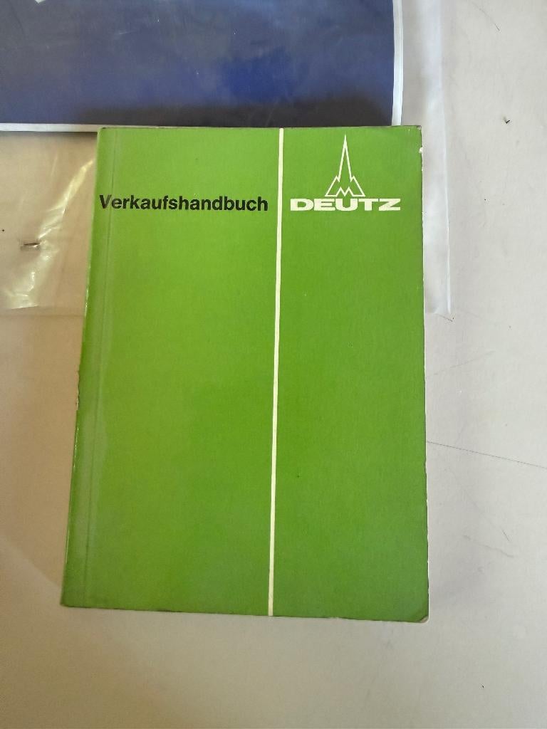 Verkopers handboek voor de deutz 06 en intrac, Ophalen of Verzenden, Zo goed als nieuw