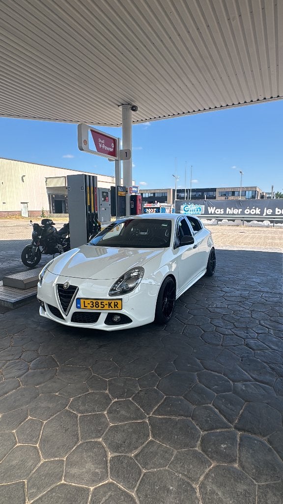 Alfa Romeo Giulietta 1.750 TBI 2015 Wit, 4 cilinders, Wit, 14 km/l, 310 pk