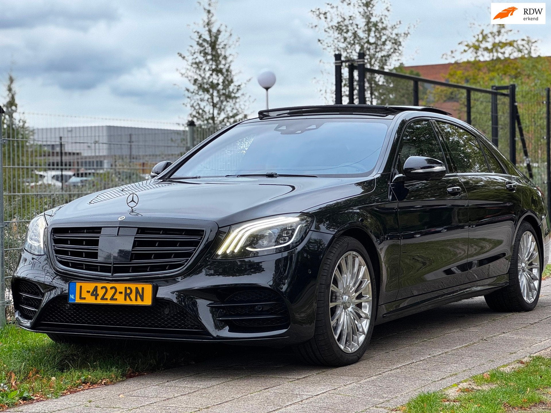 Mercedes-Benz S-klasse 560 e Lang Premium Plus|AMG|PANO|BTW, Auto's, Dealer onderhouden, Gebruikt, Euro 6, 367 pk