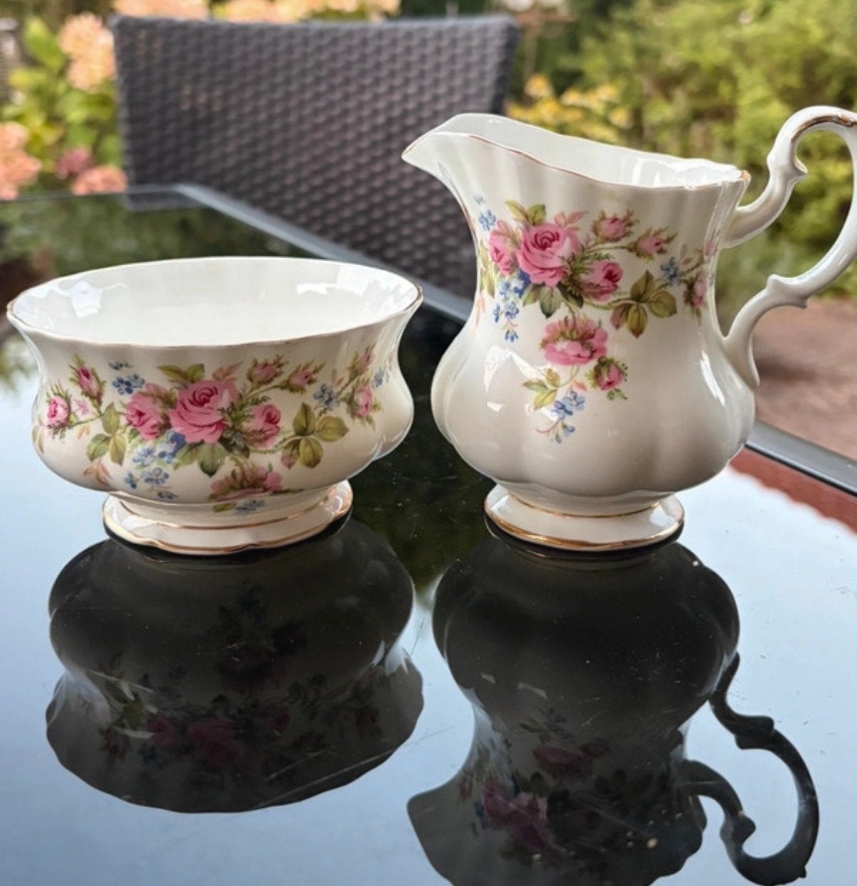 Royal Albert Moss Rose Melkkan en Suikerkom, Antiek en Kunst, Ophalen of Verzenden