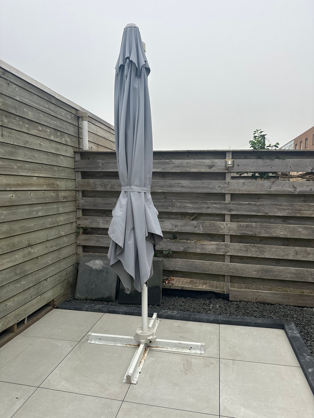 Aluminium zweefparasol 2.7x2.7m met hoes en tegels, Ophalen, Gebruikt, 2 tot 3 meter, Zweefparasol
