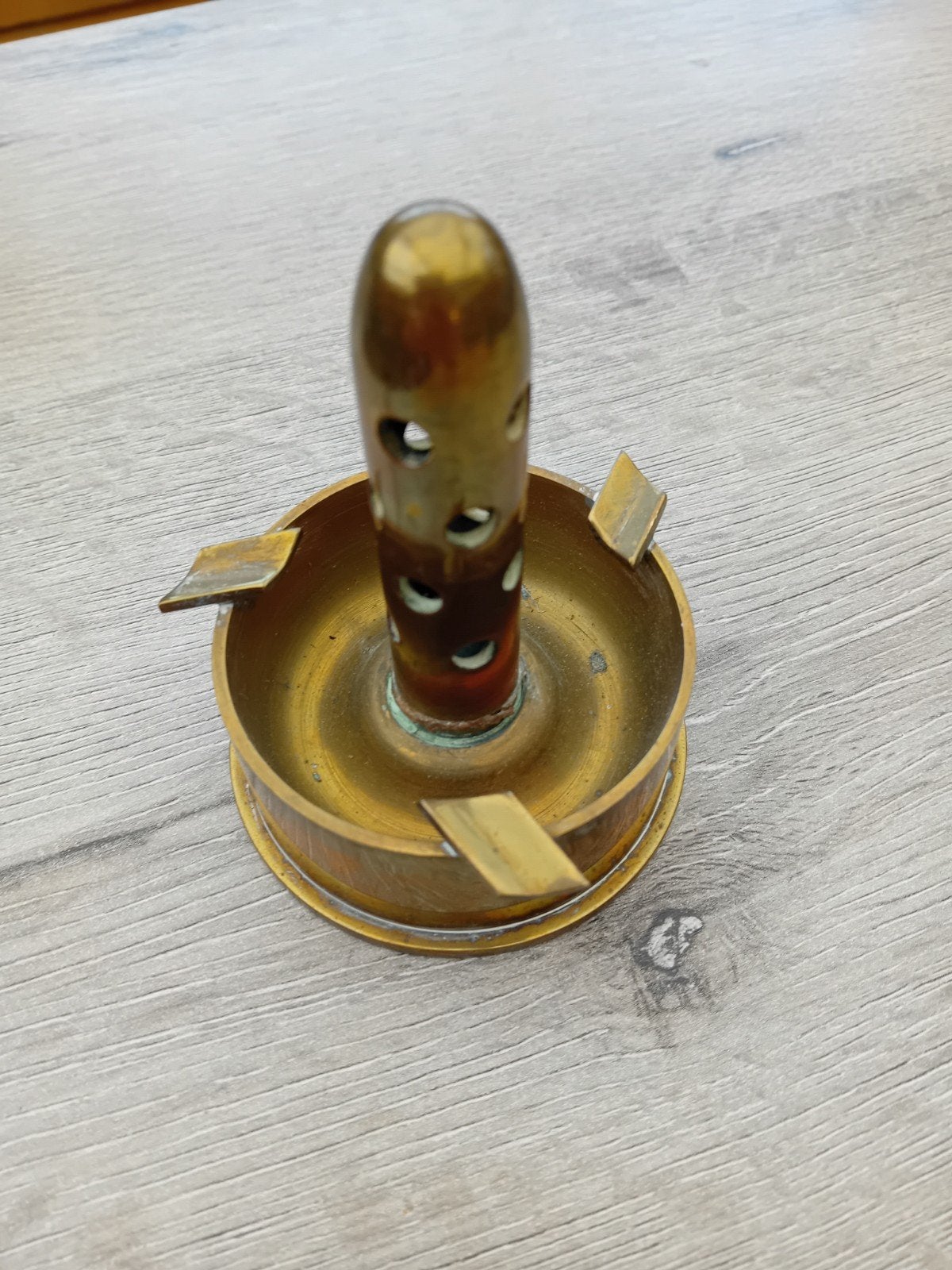 Vintage messing asbak met centrale houder, Verzamelen, Ophalen of Verzenden, Gebruikt, Asbak