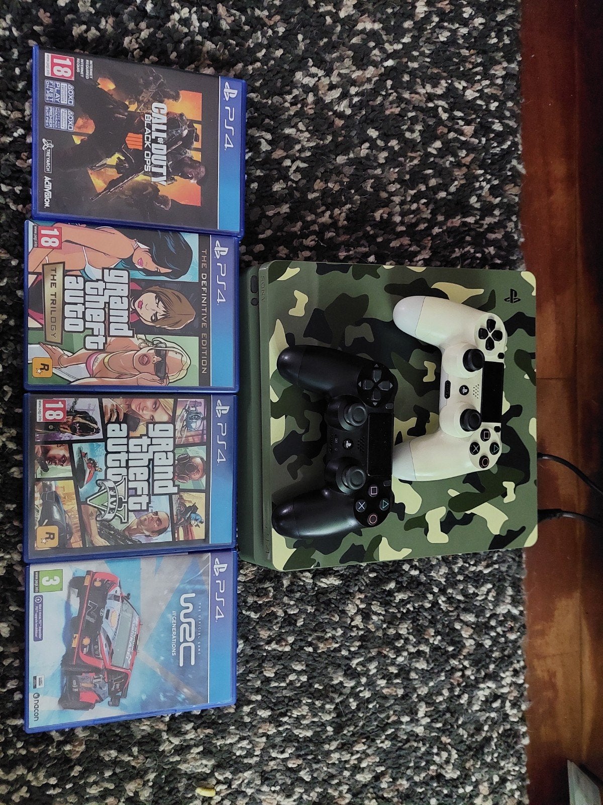 Special edition WW2 ps4 met controllers, Spelcomputers en Games, Spelcomputers | Sony PlayStation 4, Zo goed als nieuw, Slim, 1 TB
