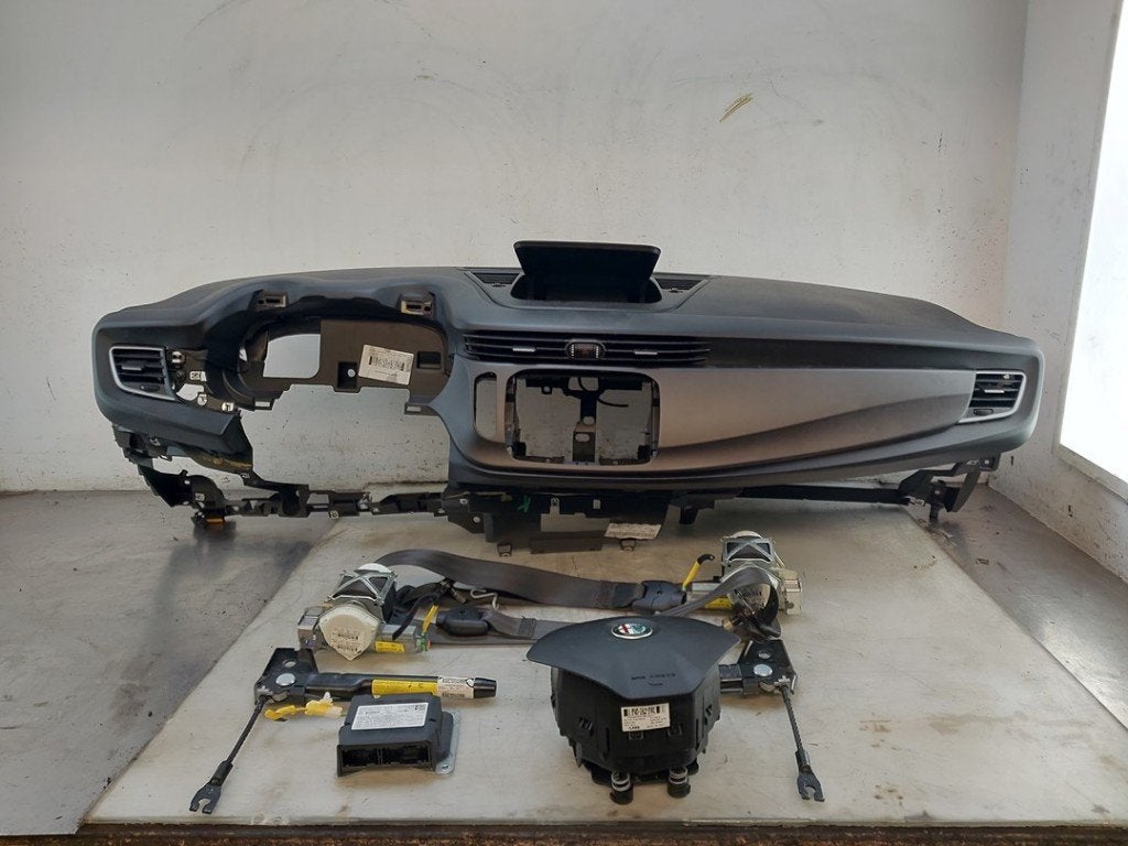 Airbag Set + Dashboard Alfa Romeo Giulietta (940) 156106834, Auto-onderdelen, Interieur en Bekleding, Stellantis Europe S.p.A