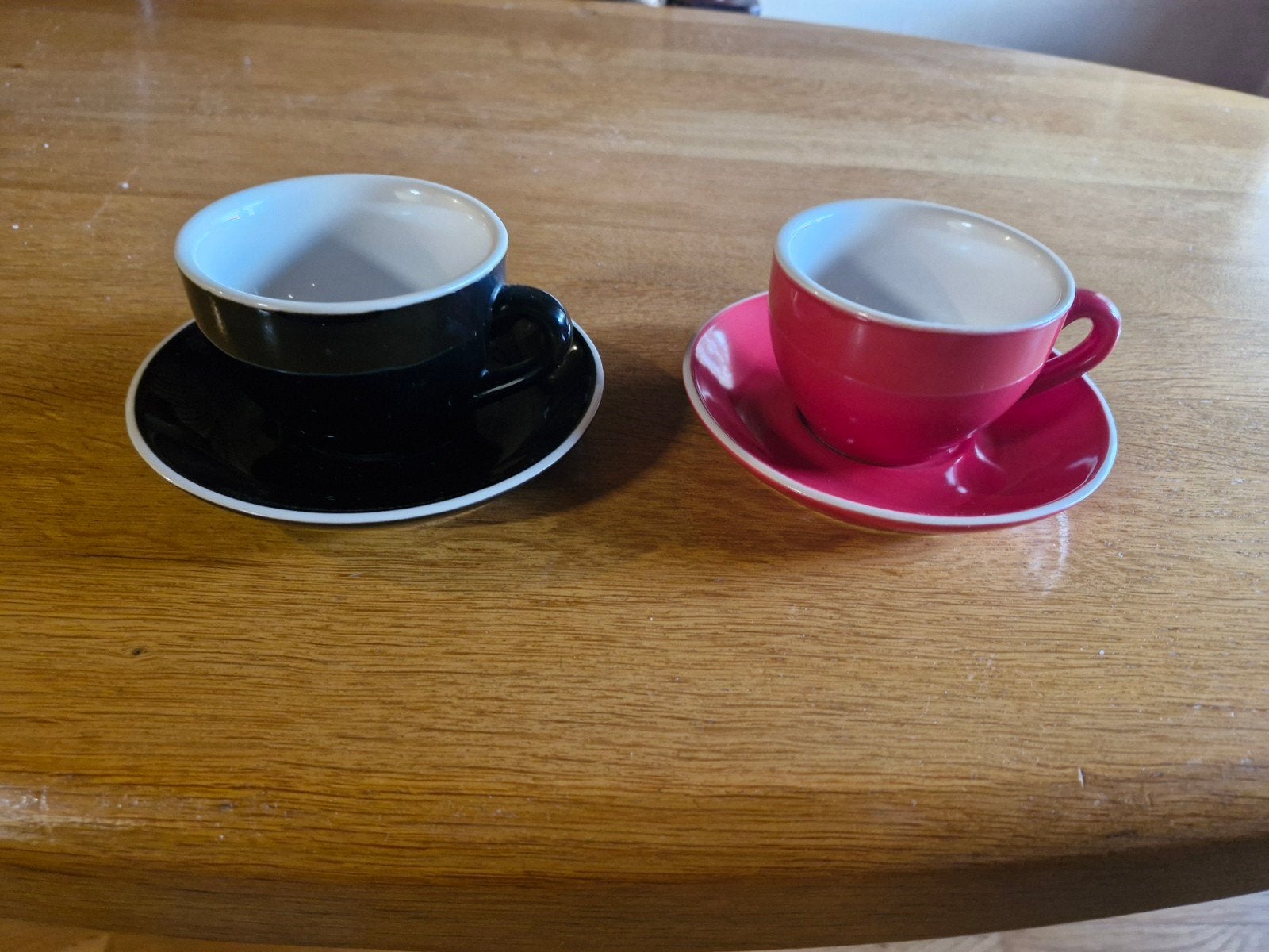 2 senseo kopjes en bordjes, Ophalen, Zo goed als nieuw, Kop(pen) en/of Schotel(s)