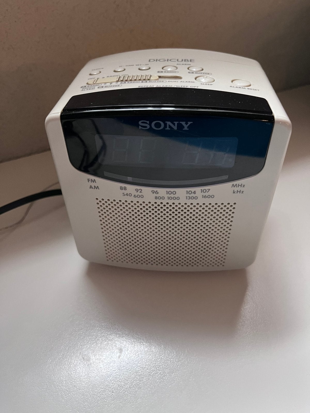 Vintage Sony wekkerradio model ‘Digicube’, Ophalen, Nieuw, Digitaal