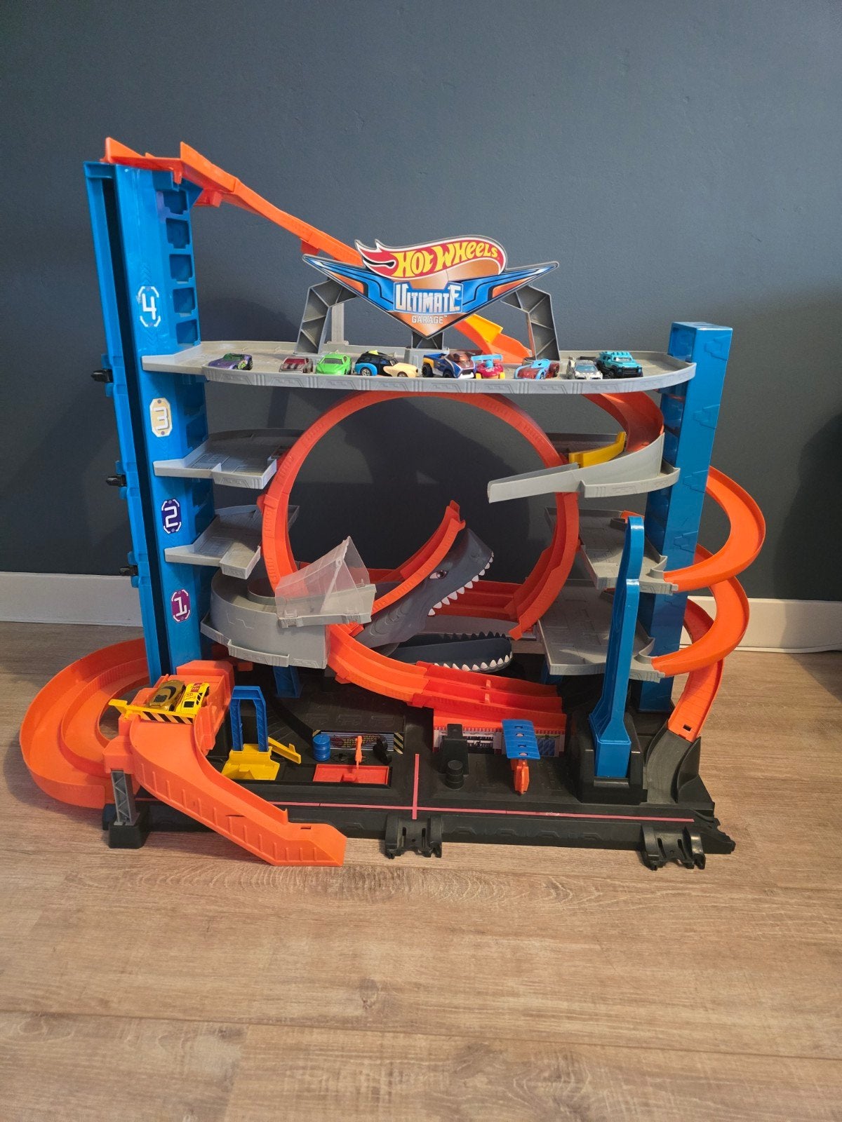 Hot Wheels Ultimate Garage Racebaan met Haai, Racebaan, Ophalen of Verzenden, Zo goed als nieuw, Met looping