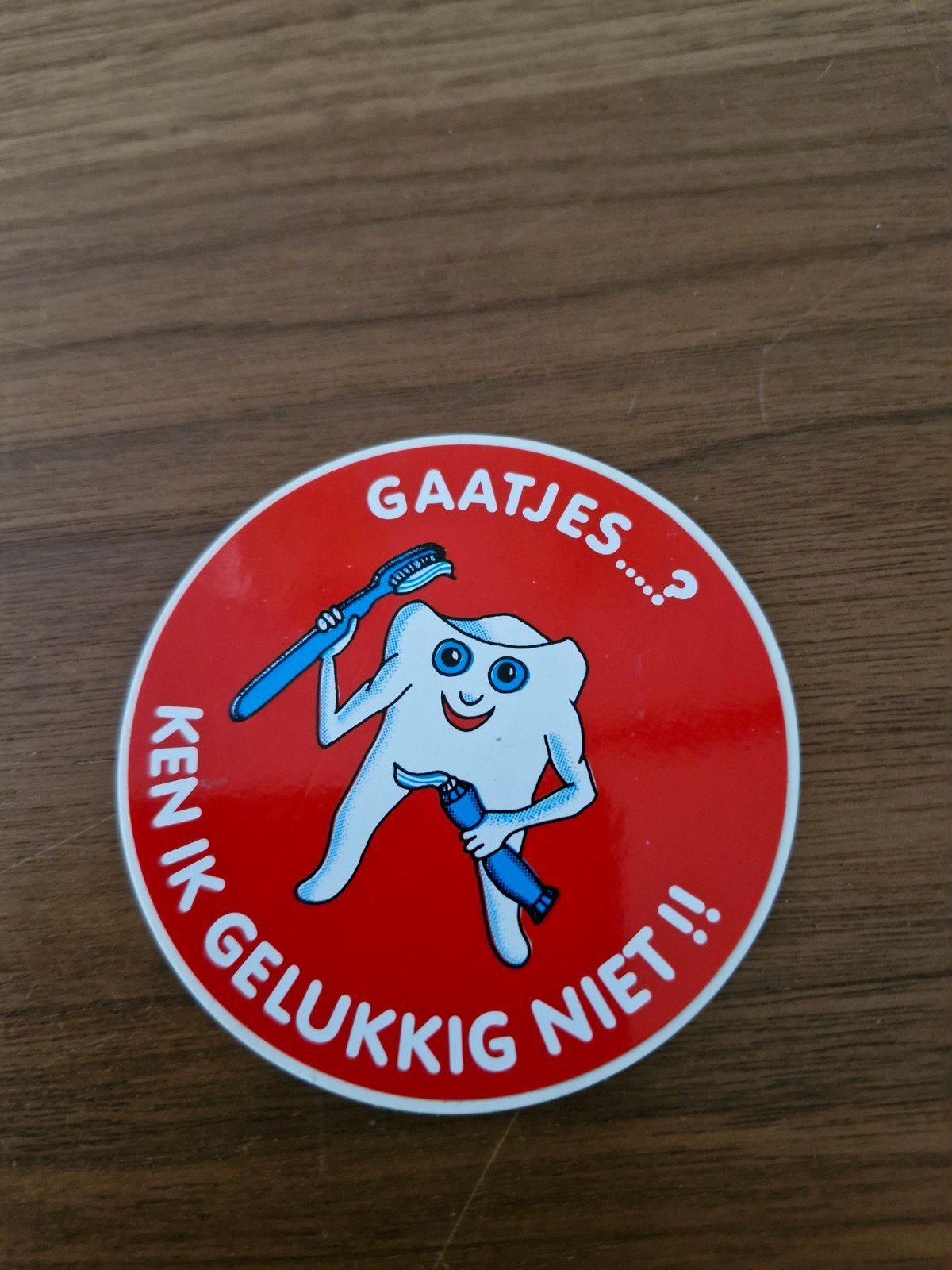 1697 Sticker Gaatjes...? Ken ik gelukkig niet!! 8 cm, Verzamelen, Ophalen of Verzenden, Nieuw, Overige typen
