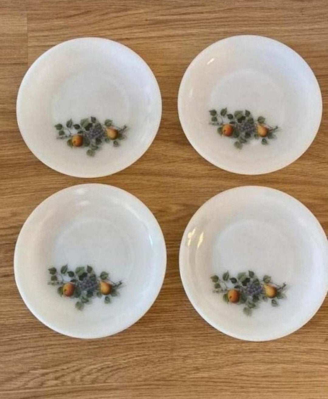 4 ontbijtborden met fruit 23 cm, Ophalen of Verzenden, Porselein, Overige stijlen, Bord(en)