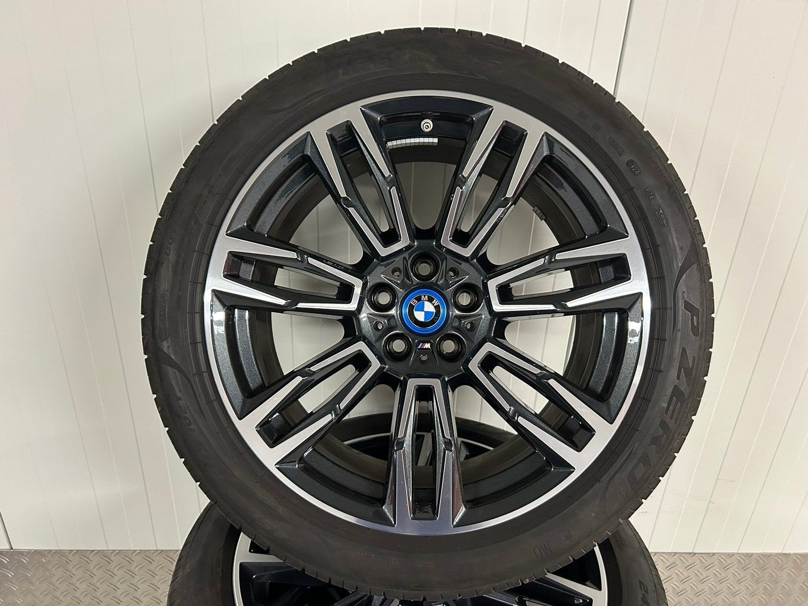 BMW I5 5 serie G60 G61 19 inch 935M Pirelli 2024 + TPMS