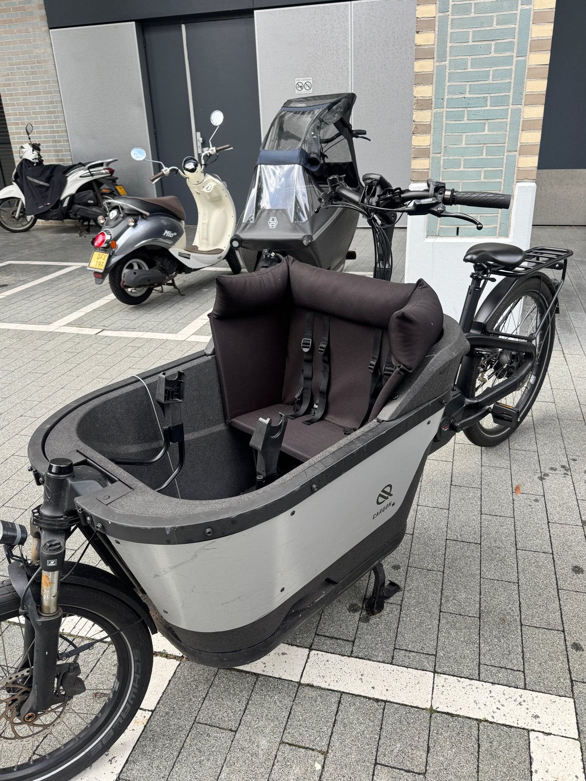 Carqon bakfiets met 2x 500Wh accu's en weinig kilometers, Gebruikt, Elektrisch, 2 kinderen, Schijfrem