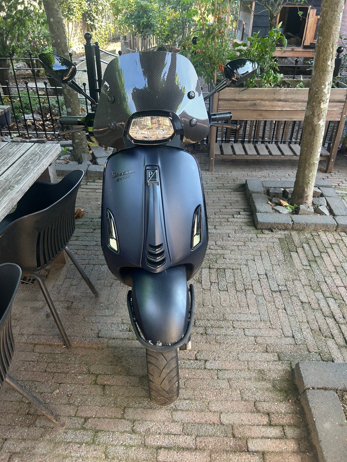 Vespa sprint 2021 mat donker blauw geel kenteken, Fietsen en Brommers, Ophalen, Gebruikt, Overige modellen, Benzine