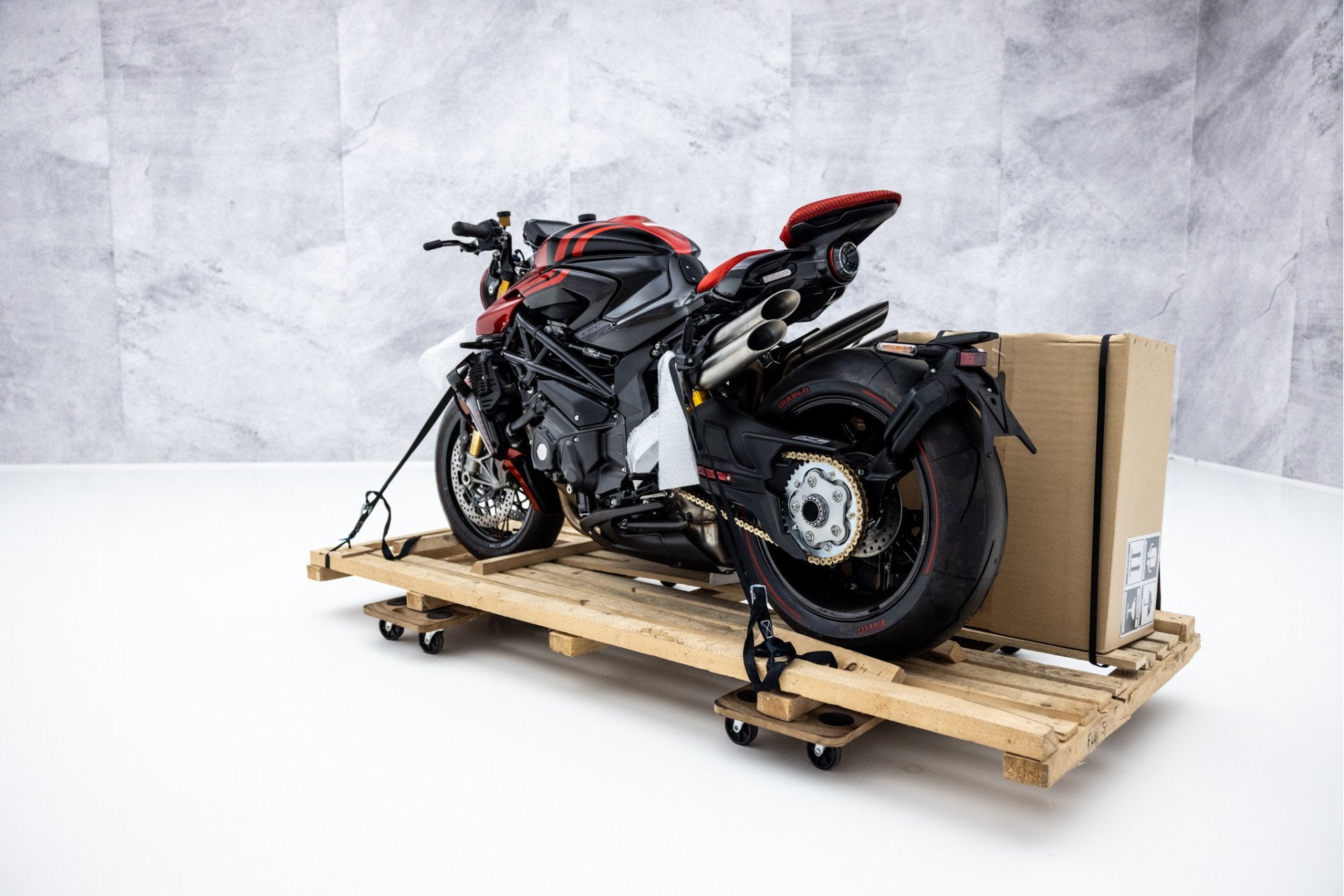 MV Agusta Rush 243/300 NIEUW IN KRAT 998 CC 208 PK Racing Ki, Motoren, Motoren | MV Agusta, Bedrijf, Traction Control, Meer dan 35 kW