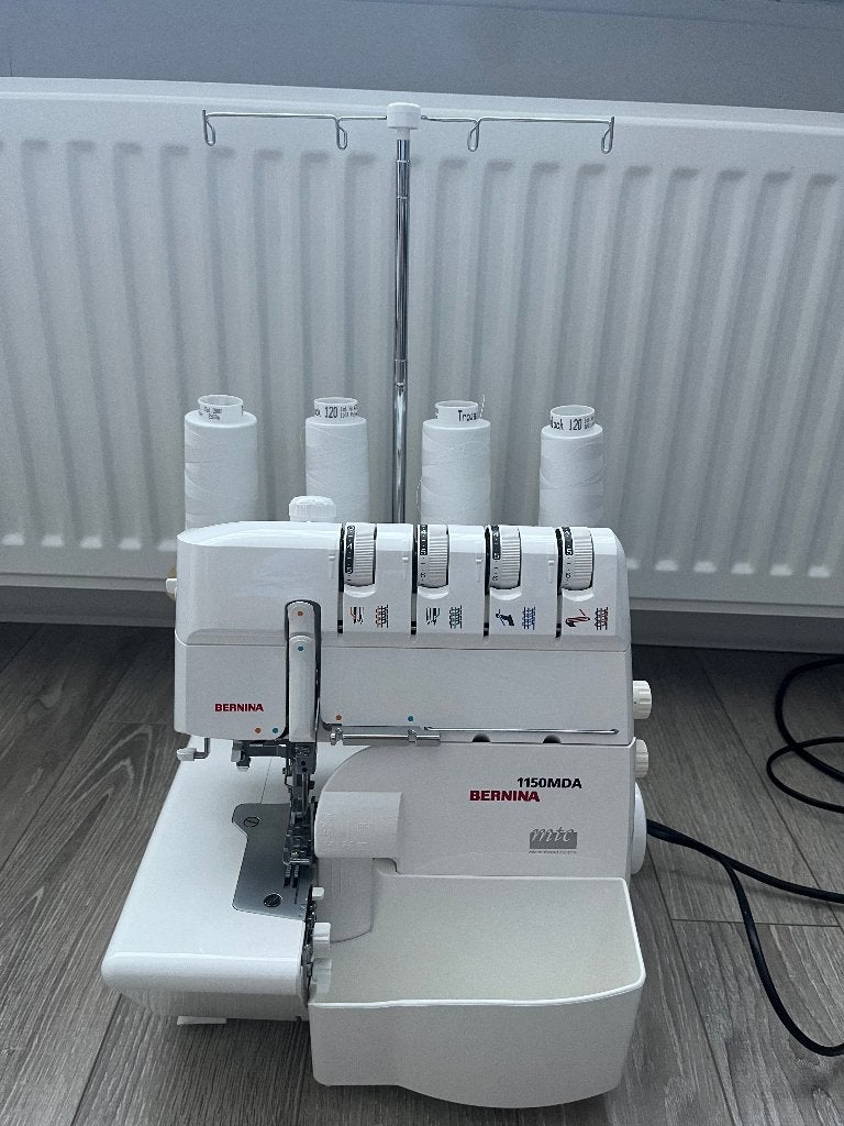 Bernina  MDA Lockmachine Nieuw Staat, Hobby en Vrije tijd, Naaimachines en Toebehoren, Ophalen, Zo goed als nieuw, Lockmachine