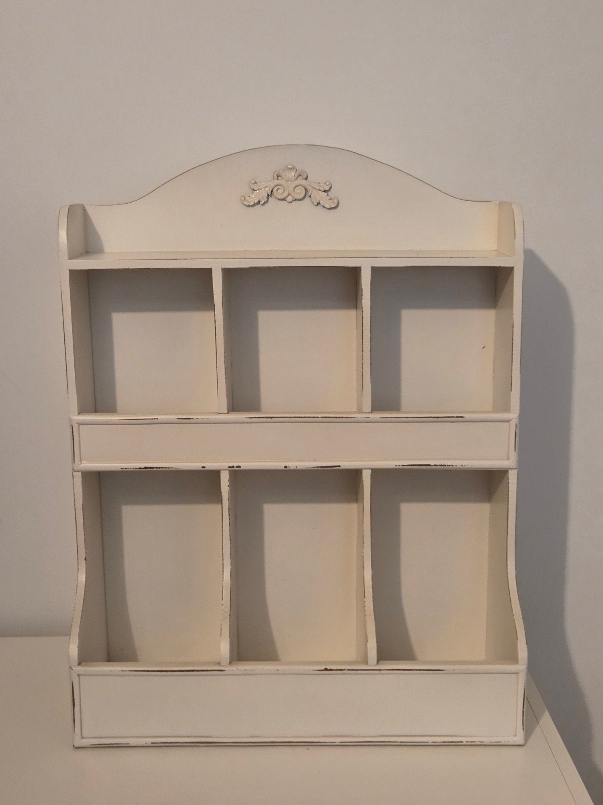 Decoratief wandrekje in brocante stijl / grutterskast, Huis en Inrichting, Ophalen