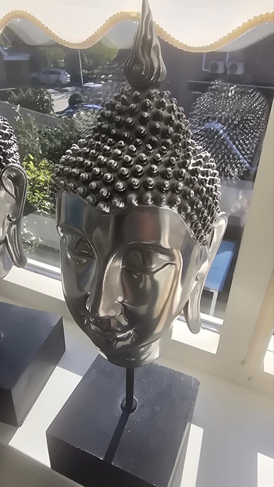 2x Aluminium Boeddha Hoofd op Sokkel - Zilverkleurig, Met sokkel, Metaal, Ophalen of Verzenden, Zo goed als nieuw