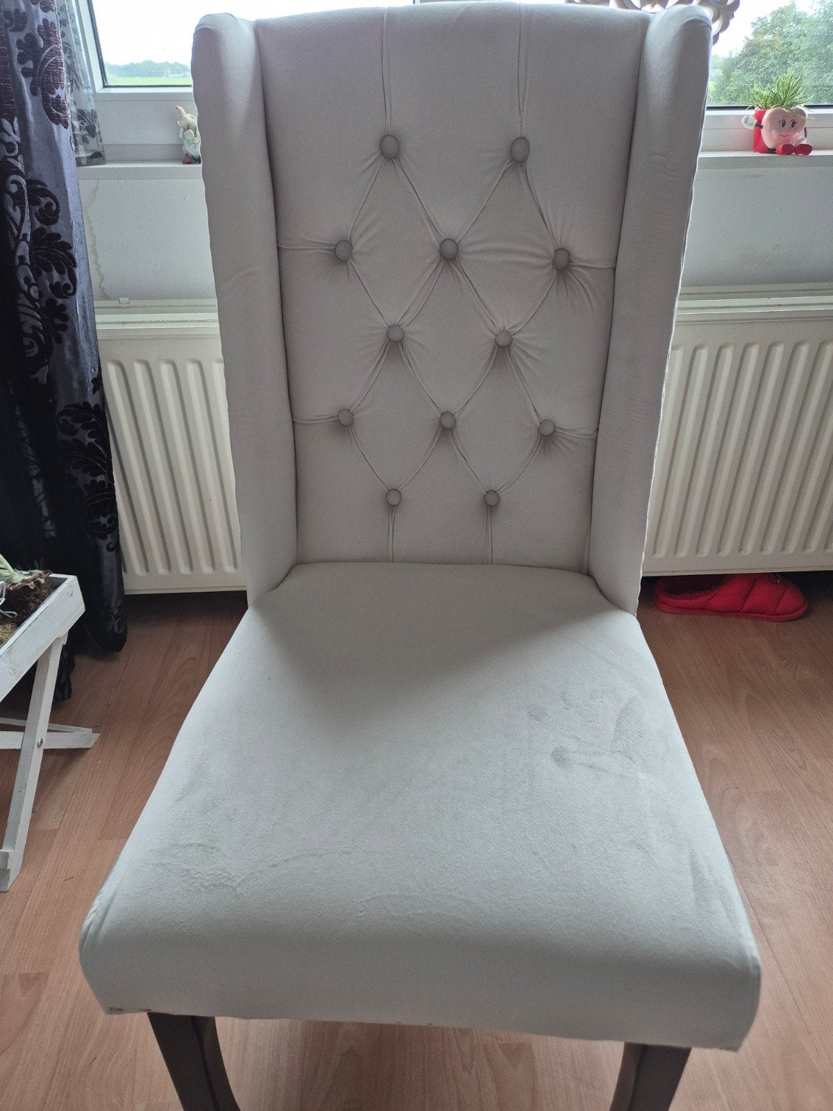 helemaal  nieuw 4 stoelen