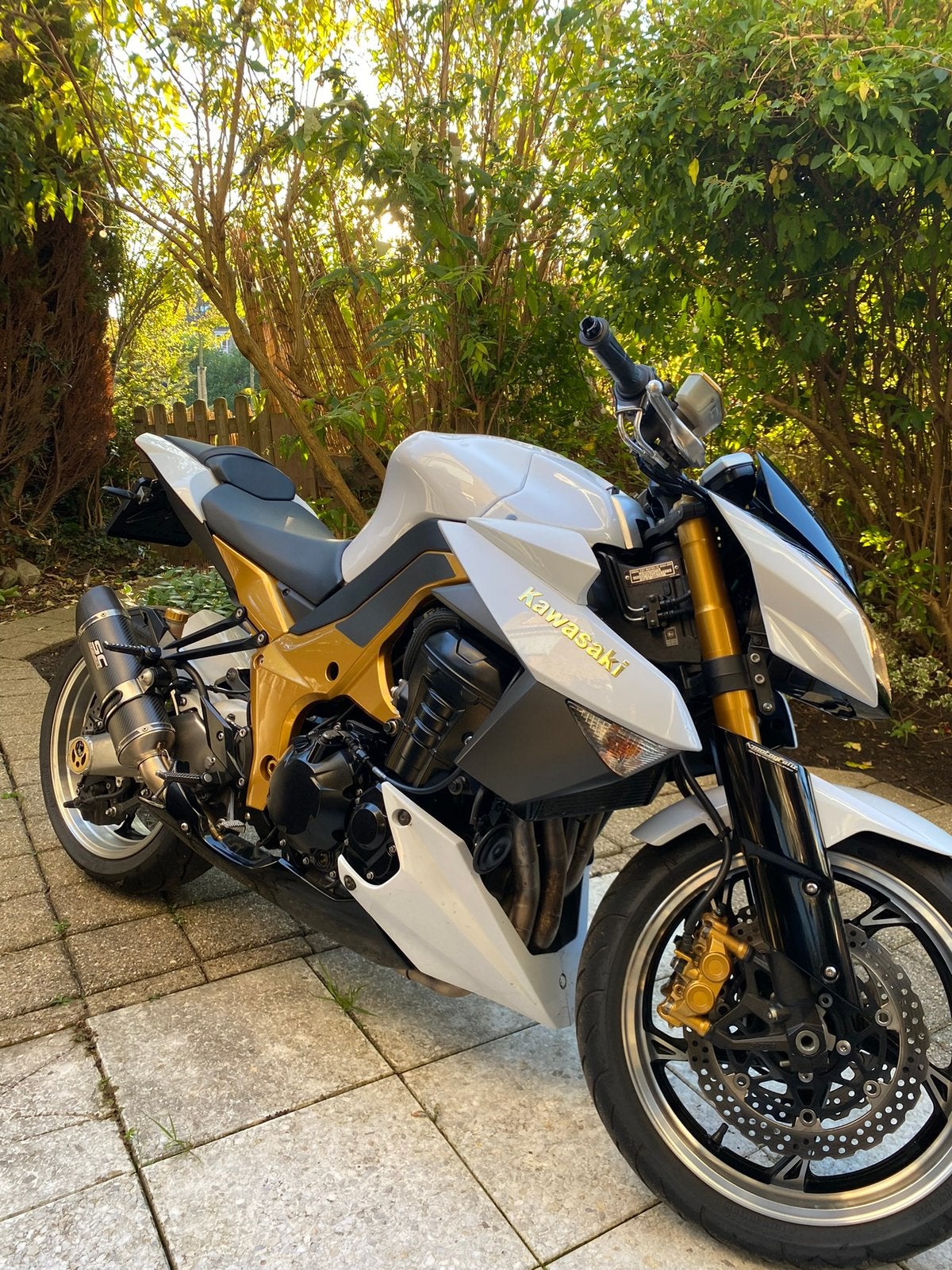 Kawasaki Z1000 Naked Bike - Wit/Goud, Sportuitlaat, 4 cilinders, Motorrijbewijs A, Gebruikt