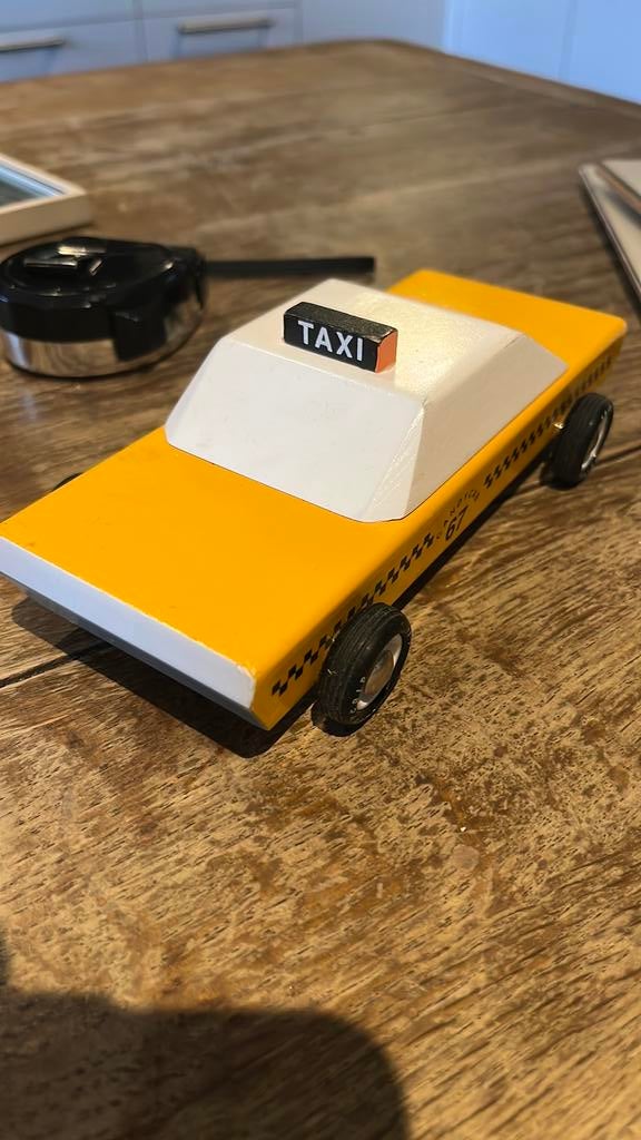 Retro houten speelgoed taxi ongeveer schaal 1/24 Candycab, Ophalen of Verzenden, Zo goed als nieuw