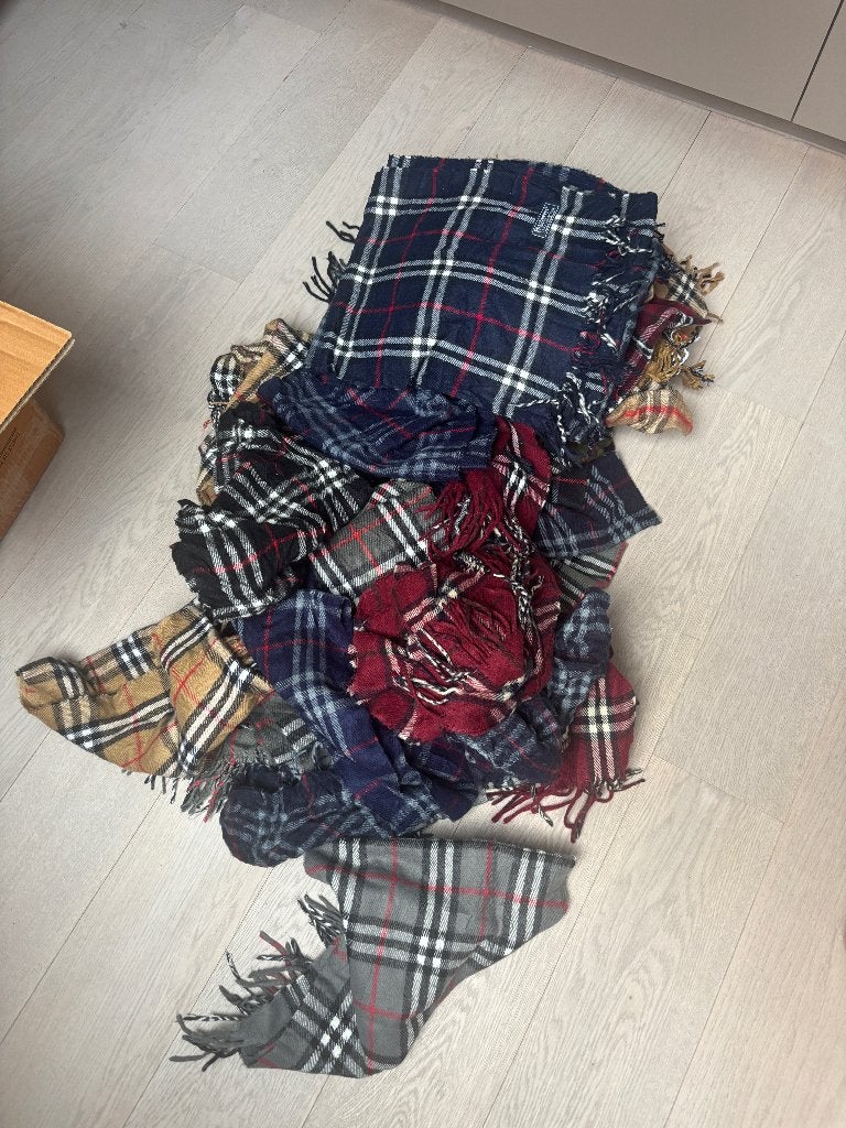 Burberry sjalen, Burberry, Ophalen of Verzenden, Zo goed als nieuw, Sjaal