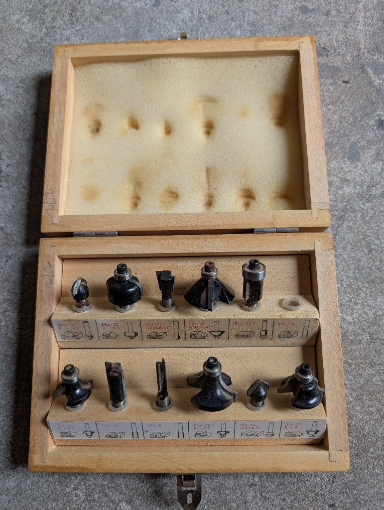 2 sets van 12-delige bovenfreesbits (houtfrezen), Ophalen, Gebruikt, Elektrisch, Bovenfrees