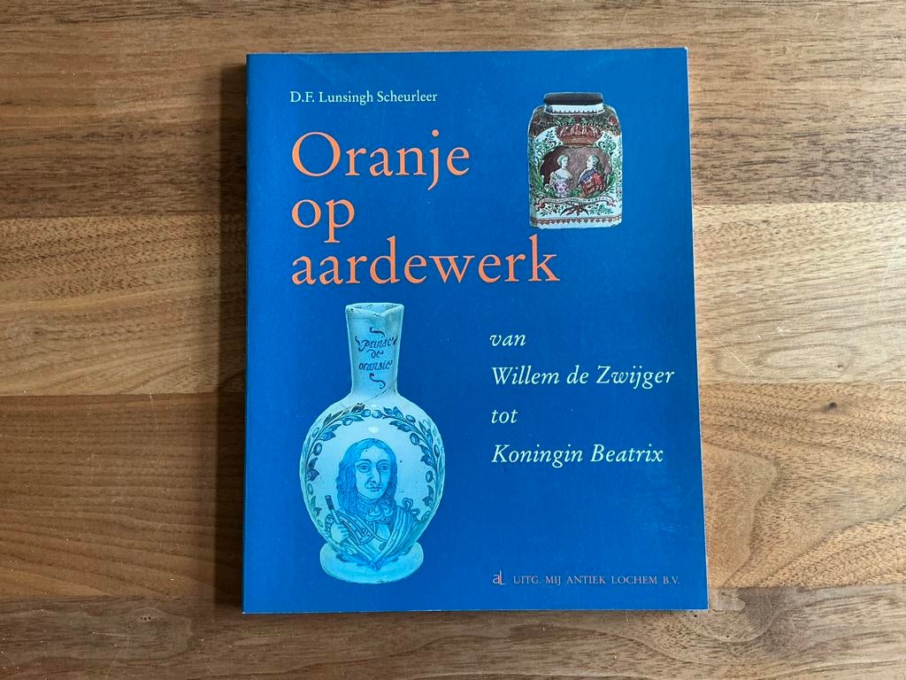 Oranje op aardewerk - keramiek met afbeeldingen koningshuis, Boeken, Ophalen of Verzenden, Zo goed als nieuw