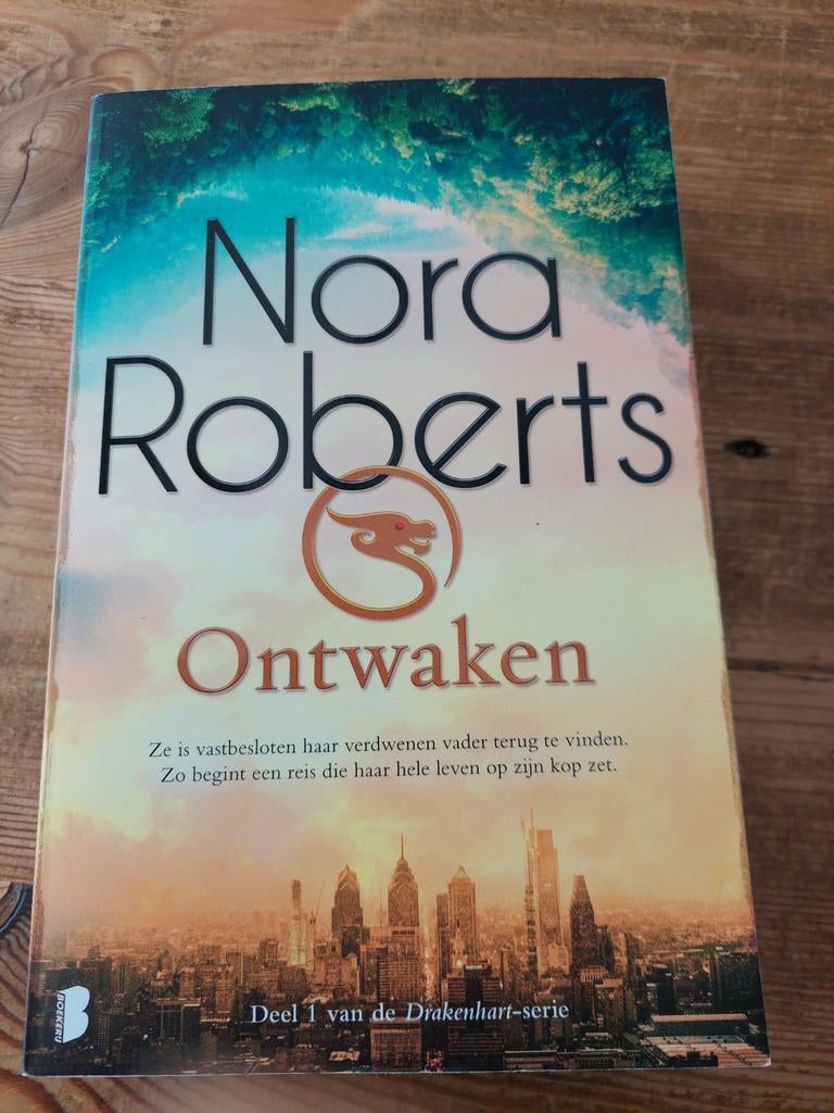 Nora Roberts Drakenhart-serie 1, 2, 3, Boeken, Fantasy, Ophalen of Verzenden, Gelezen