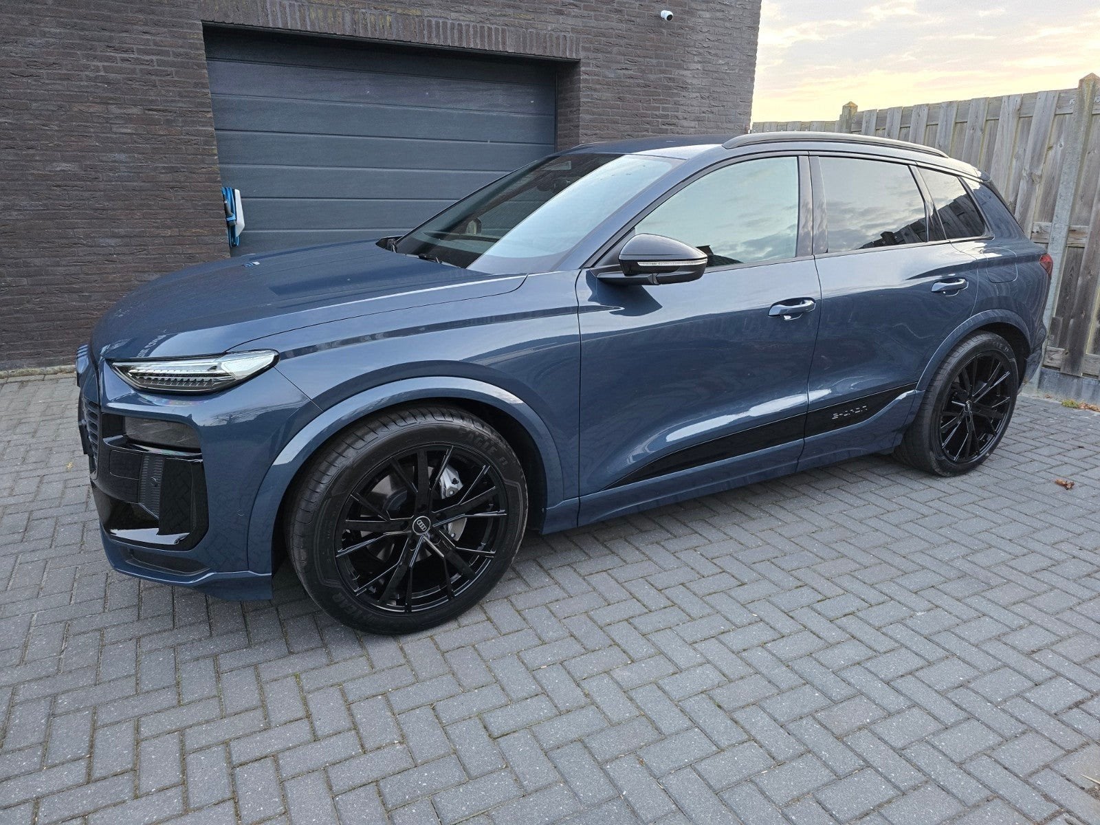 Velgen / Breedset Audi Q6 Etron GMP Gunner + Zomerbanden, Ophalen, Gebruikt, 285 mm, Banden en Velgen
