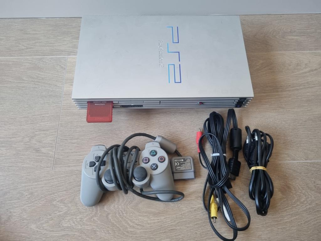 Playstation 2 Phat Satin Zilver met controllers en 8MB kaart, Gebruikt, Phat, Met 2 controllers, Ophalen of Verzenden