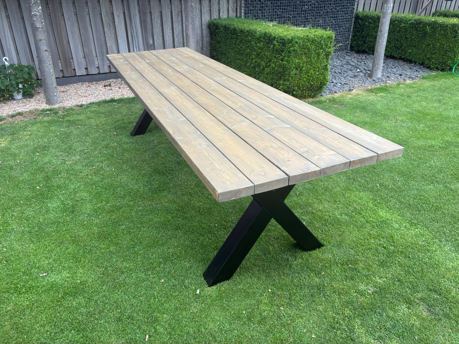 Tuintafel kruis onderstel zes tot 12 personen, Ophalen, Zo goed als nieuw, Rechthoekig, Hout