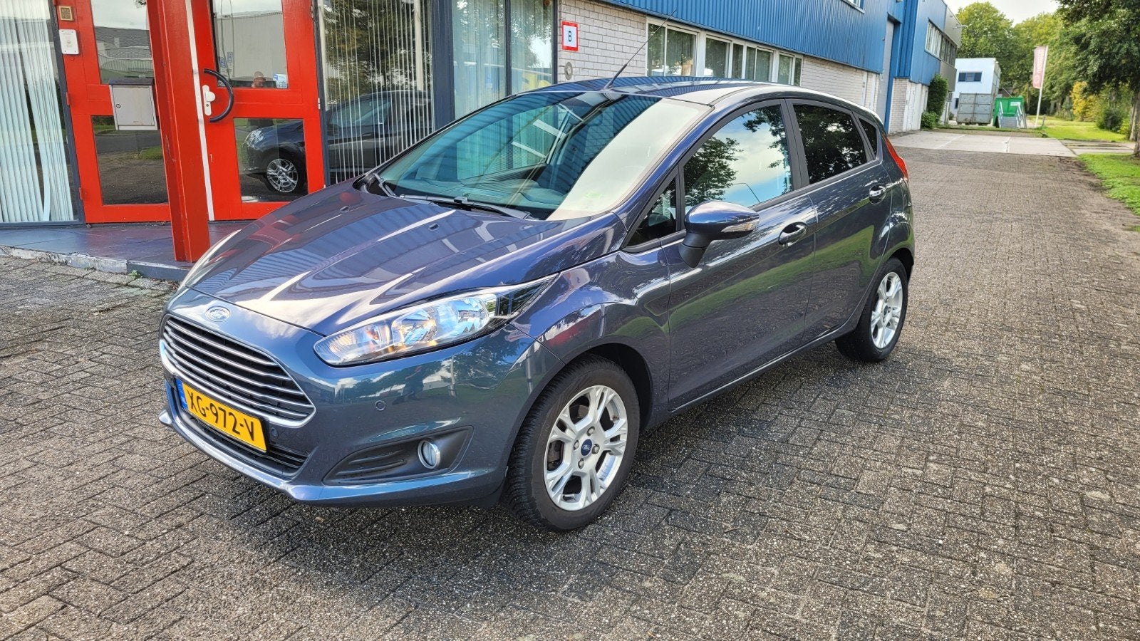 Ford Fiësta 1.0i Titanium 80PK 5D 2014 grijs dealer onderhou, Voorwielaandrijving, Dealer onderhouden, Stof, 40 €/maand