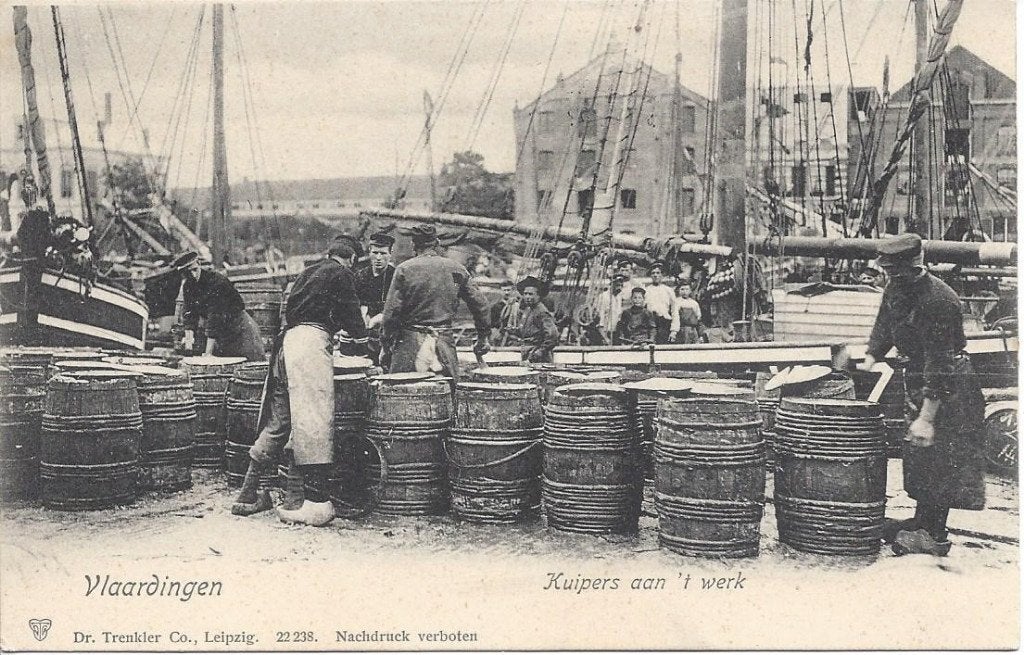 Vlaardingen (Z.H.) Kuipers aan 't werk, Volk, Haringvangst, Ophalen of Verzenden, Voor 1920, Ongelopen, Zuid-Holland