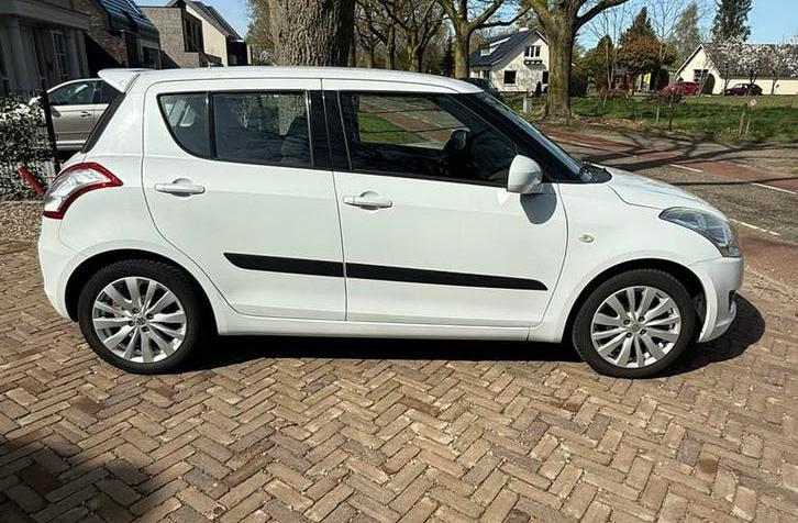 Suzuki Swift 1.2 5-D 2013 Wit, Auto's, Suzuki, Voorwielaandrijving, 4 cilinders, 400 kg, Origineel Nederlands