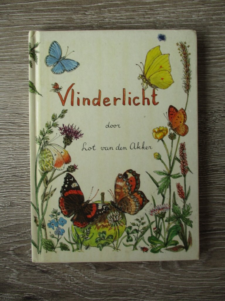 Vlinderlicht - Lot van den Akker, Ophalen of Verzenden, Gelezen, Honden