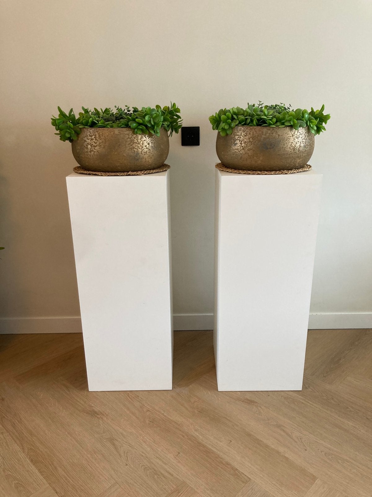 Set zuilen wit met potten en decoratie, pilaar, kolom, Huis en Inrichting, Ophalen, Zo goed als nieuw
