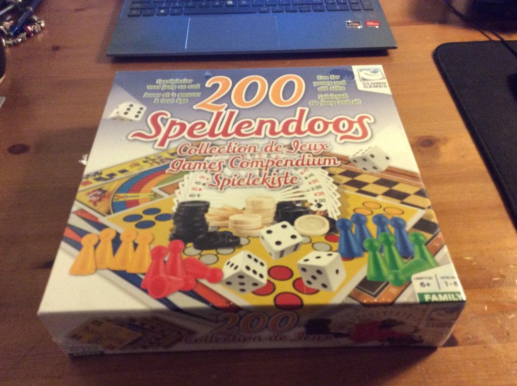 200 spellen doos. Nieuw in folie. Clown Games, Ophalen of Verzenden, Nieuw, Clown Games