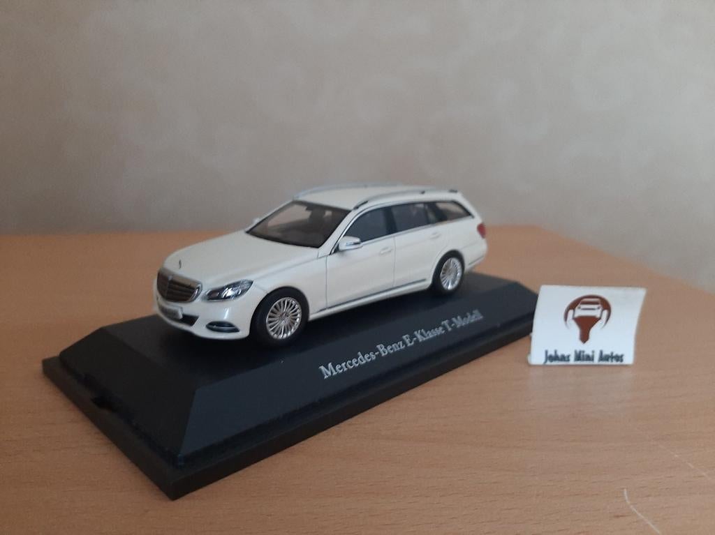 Mercedes Benz E-klasse Estate Diamond White van Kyosho 1:43, Hobby en Vrije tijd, Modelauto's | 1:43, Kyosho, Auto, Nieuw, Ophalen of Verzenden