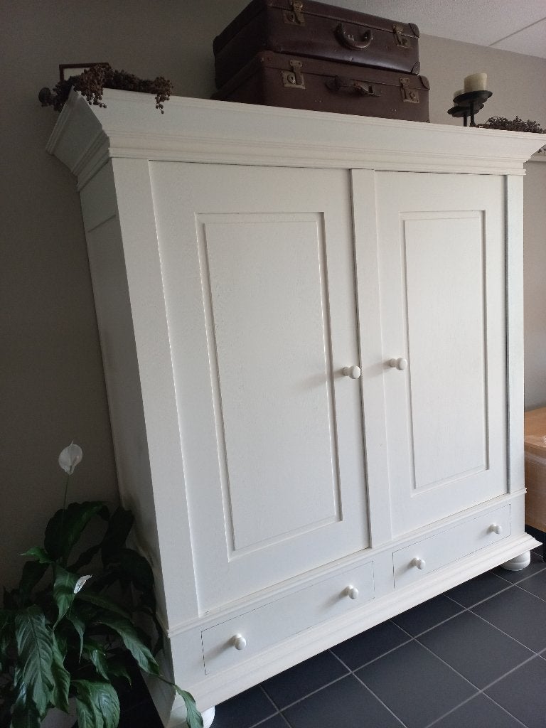 Landelijke eikenhouten wandkast/buffetkast/broodkast