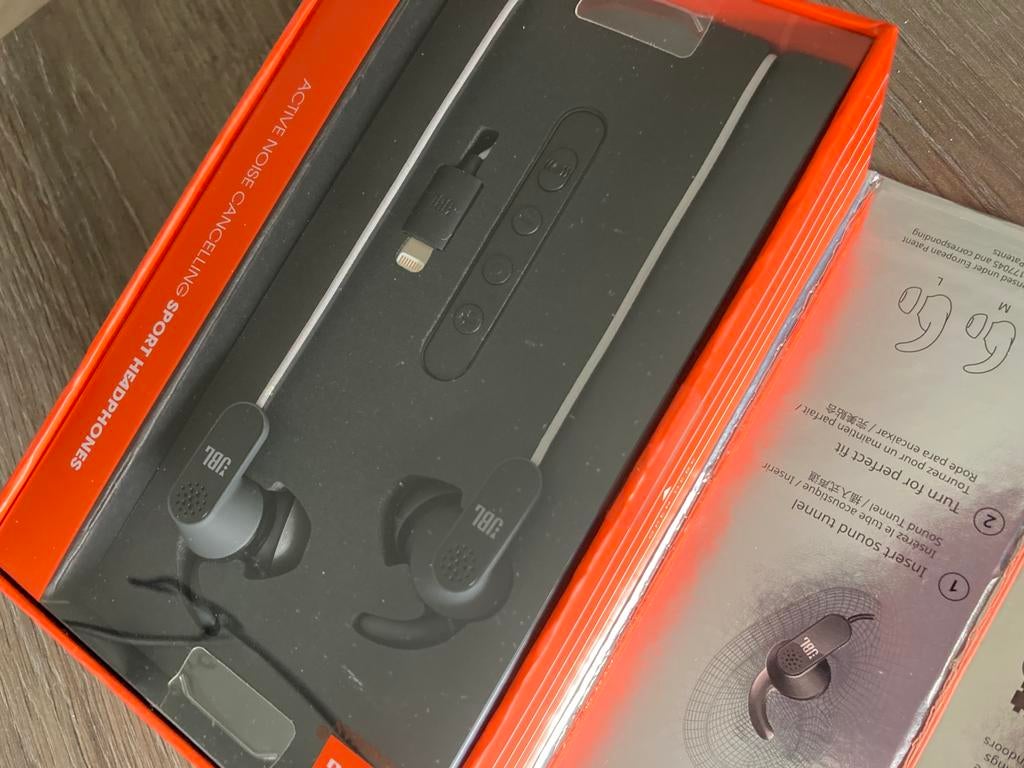 Te koop: JBL reflect aware sports headphone, Ophalen of Verzenden, Nieuw, In oorschelp (earbud)