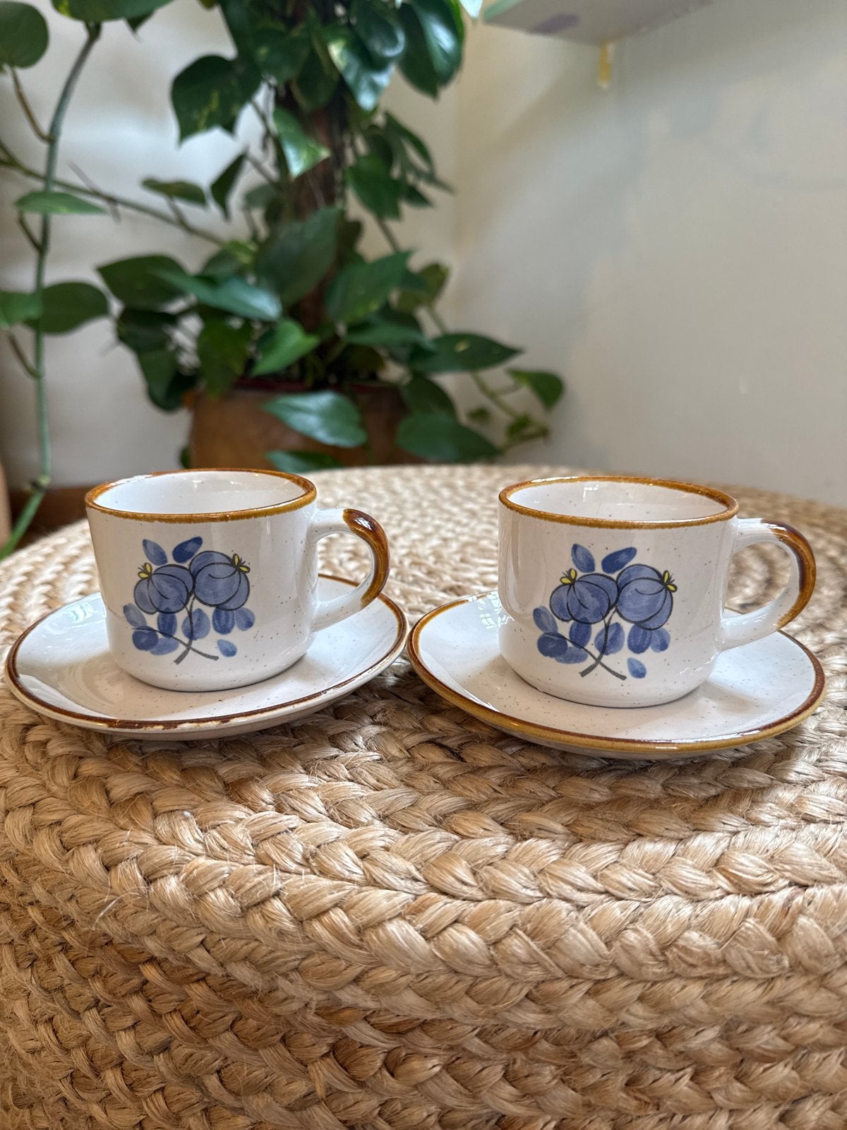 Set van 2 vintage kopjes met schotels - blauwe bloemen, Ophalen of Verzenden