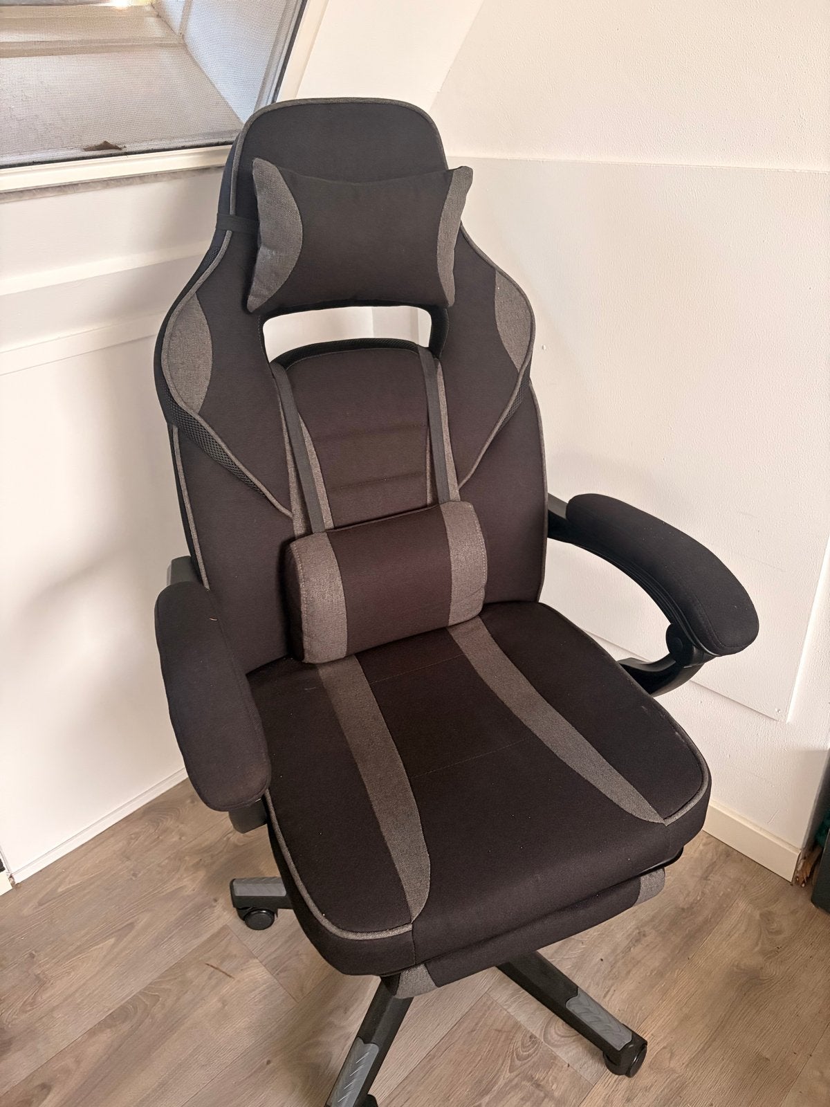 Comfortabele relaxstoel / gaming stoel met voetensteun, Huis en Inrichting, Ophalen, Gebruikt, Zwart, Gaming bureaustoel